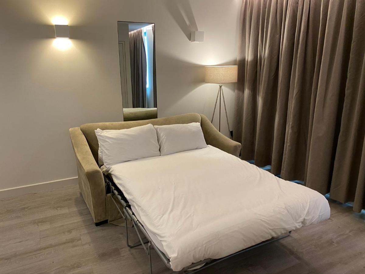 Axiom Park Hotel Лондон Екстериор снимка