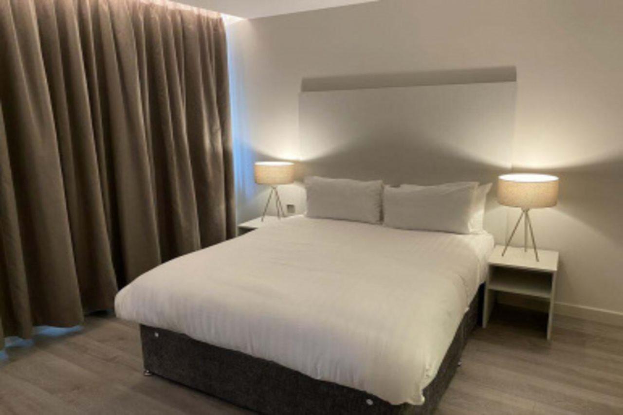 Axiom Park Hotel Лондон Екстериор снимка
