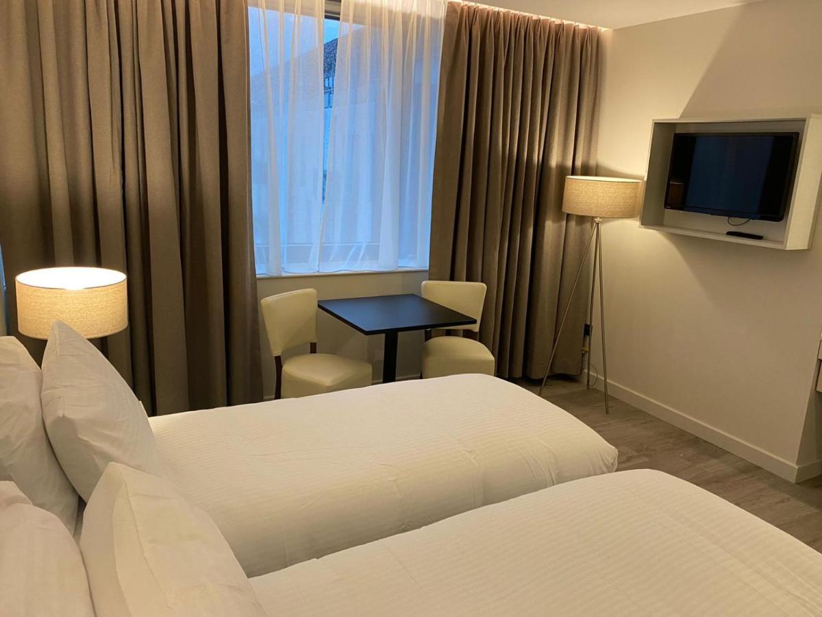 Axiom Park Hotel Лондон Екстериор снимка