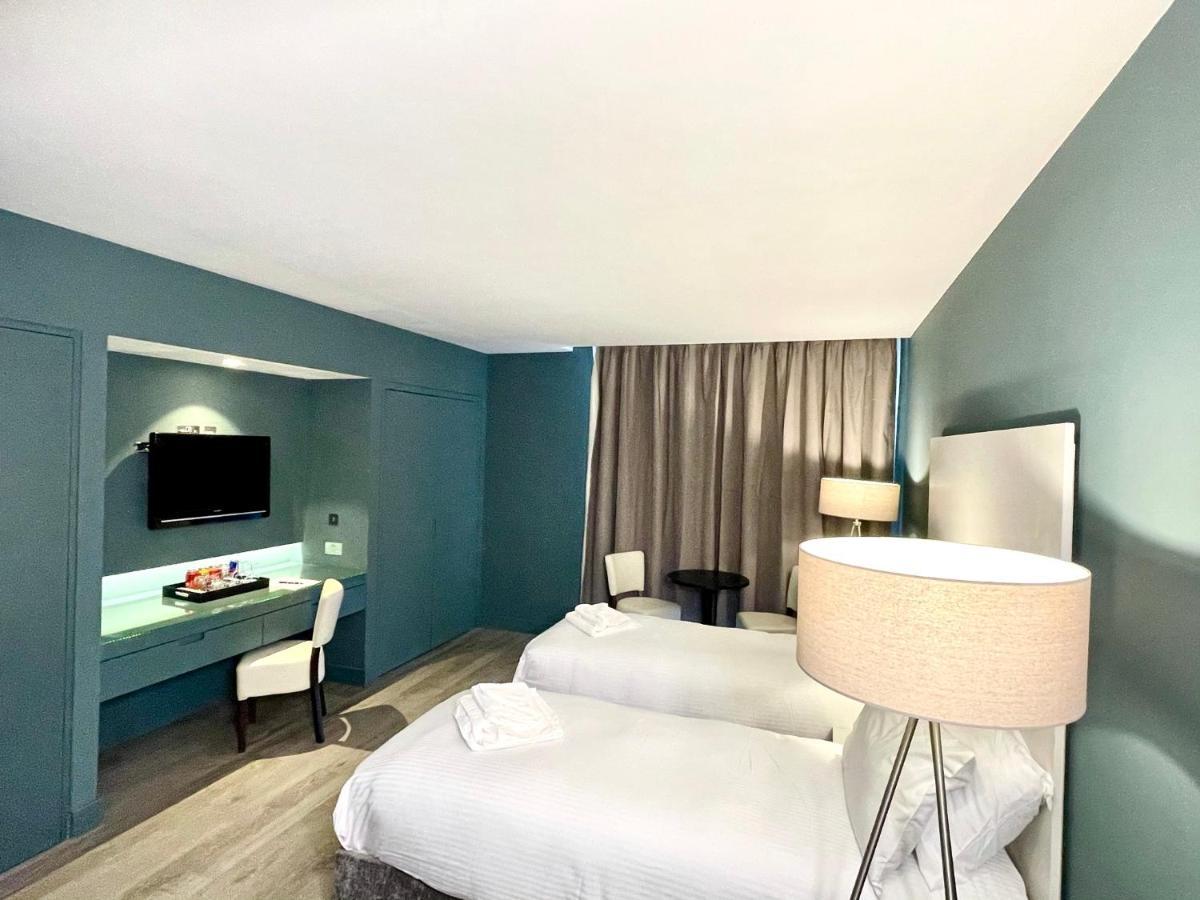 Axiom Park Hotel Лондон Екстериор снимка