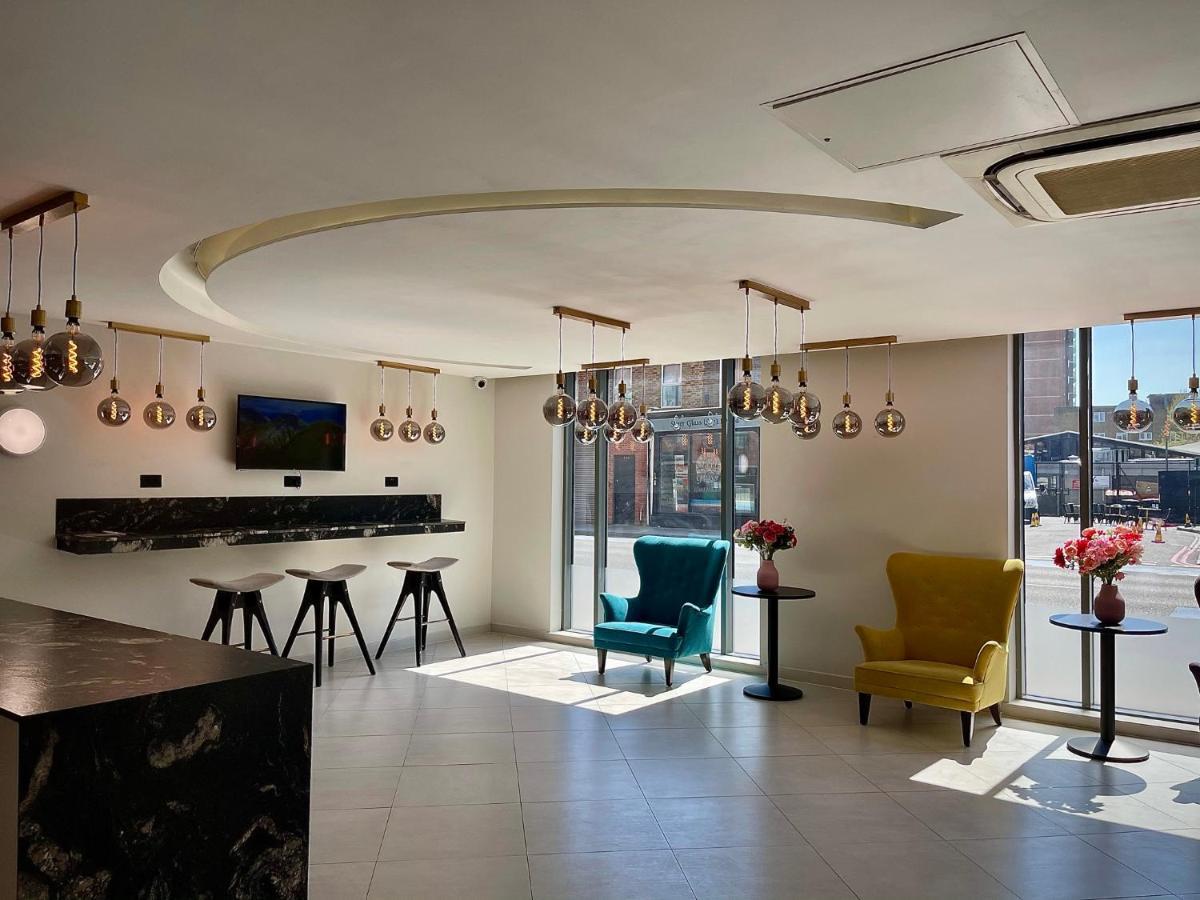 Axiom Park Hotel Лондон Екстериор снимка