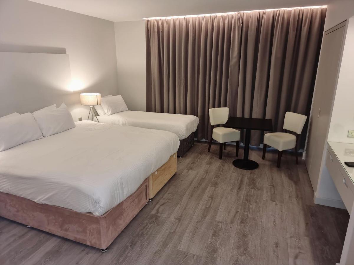 Axiom Park Hotel Лондон Екстериор снимка