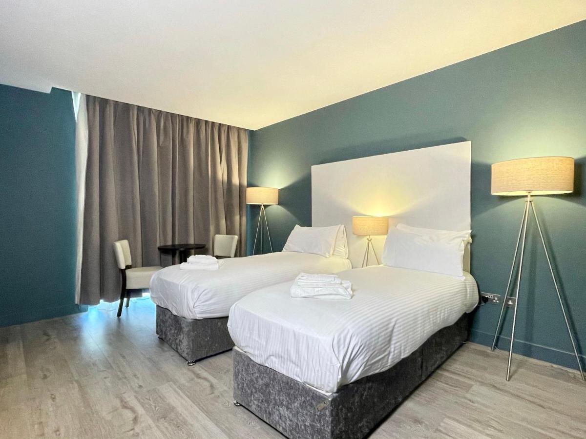 Axiom Park Hotel Лондон Екстериор снимка