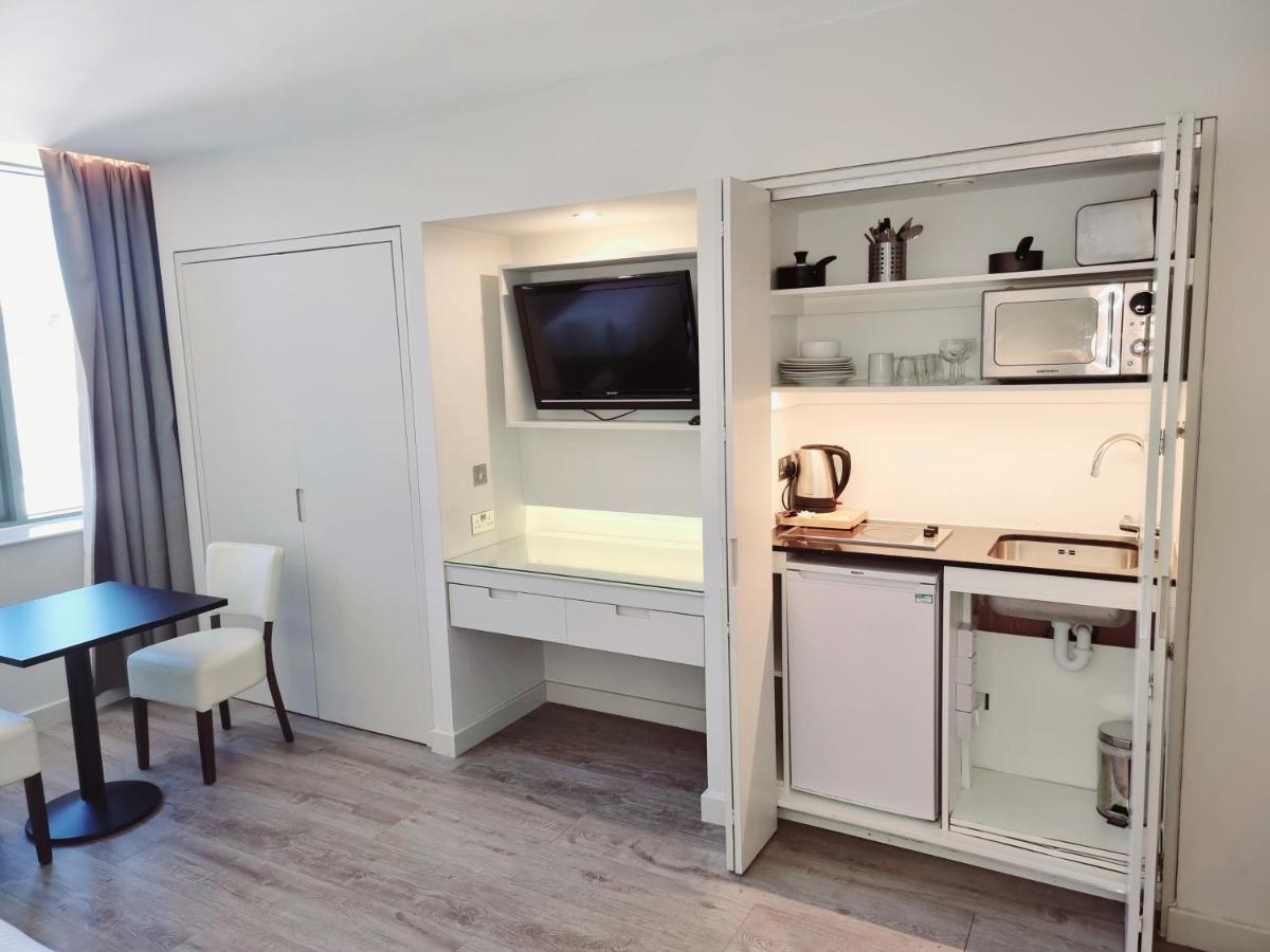 Axiom Park Hotel Лондон Екстериор снимка