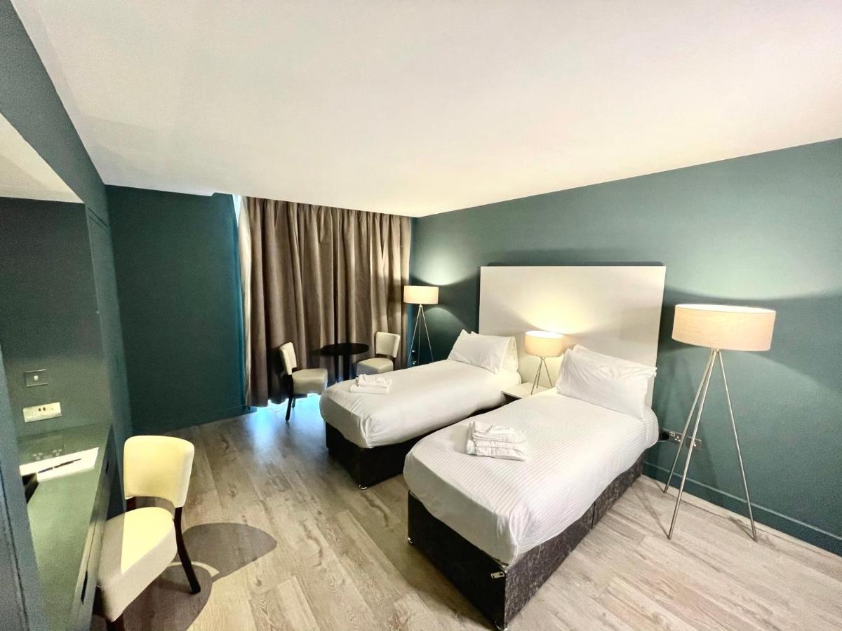 Axiom Park Hotel Лондон Екстериор снимка