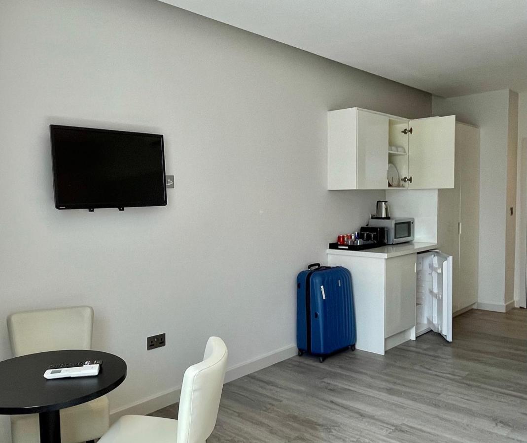 Axiom Park Hotel Лондон Екстериор снимка