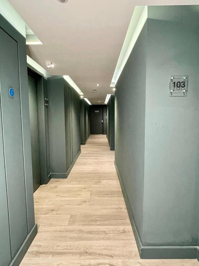 Axiom Park Hotel Лондон Екстериор снимка