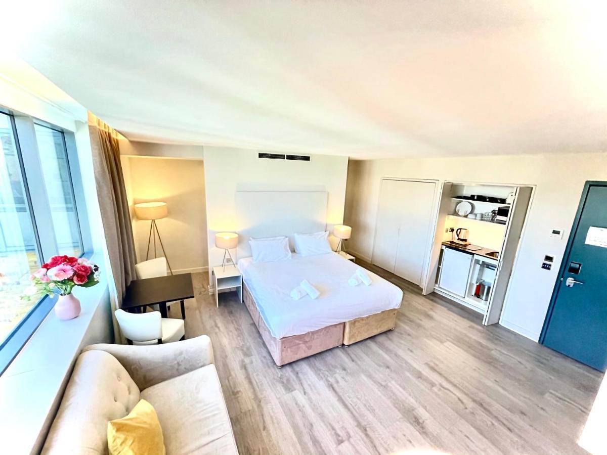 Axiom Park Hotel Лондон Екстериор снимка