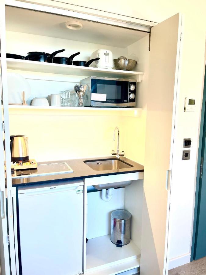 Axiom Park Hotel Лондон Екстериор снимка