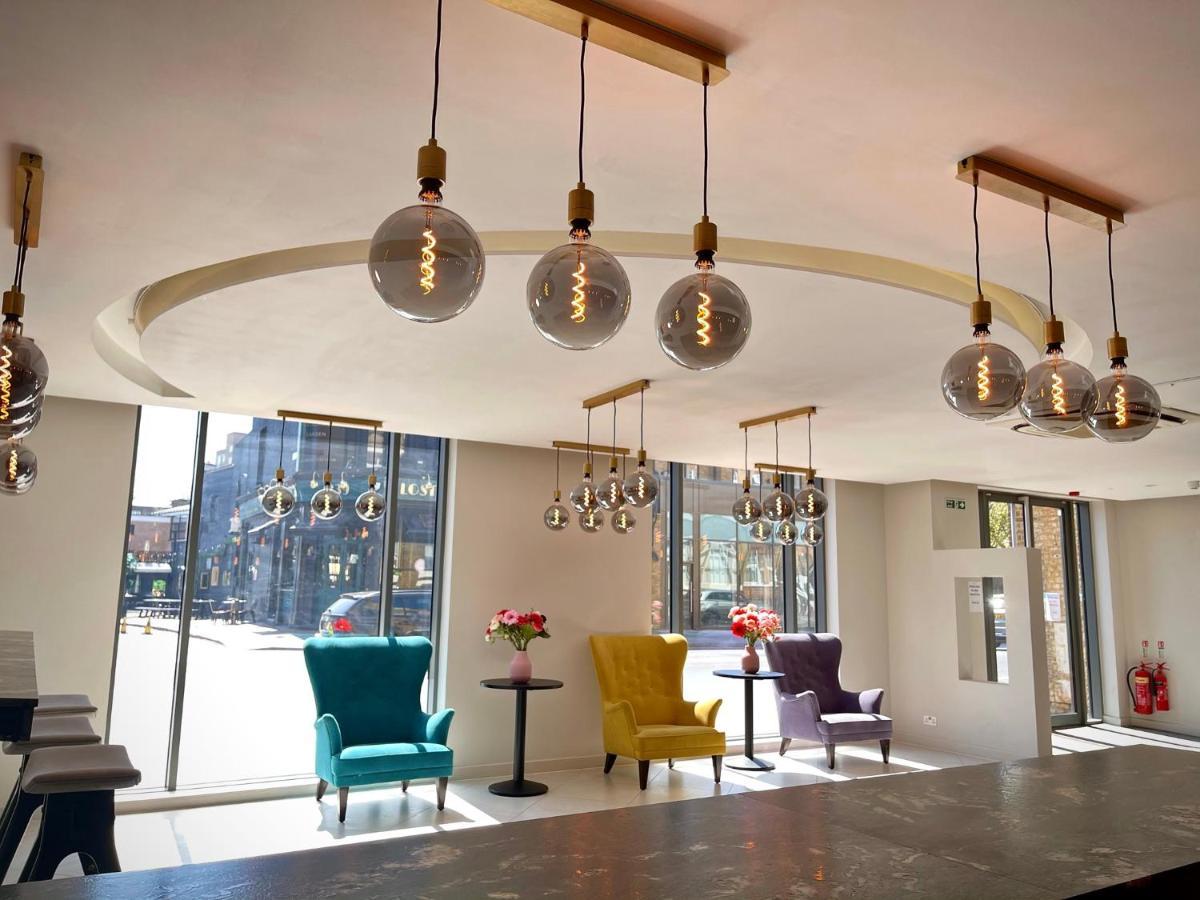 Axiom Park Hotel Лондон Екстериор снимка