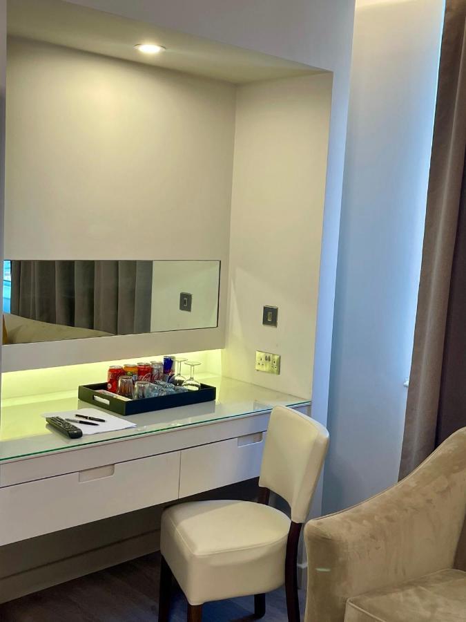 Axiom Park Hotel Лондон Екстериор снимка