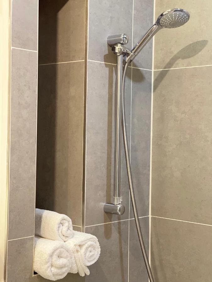 Axiom Park Hotel Лондон Екстериор снимка
