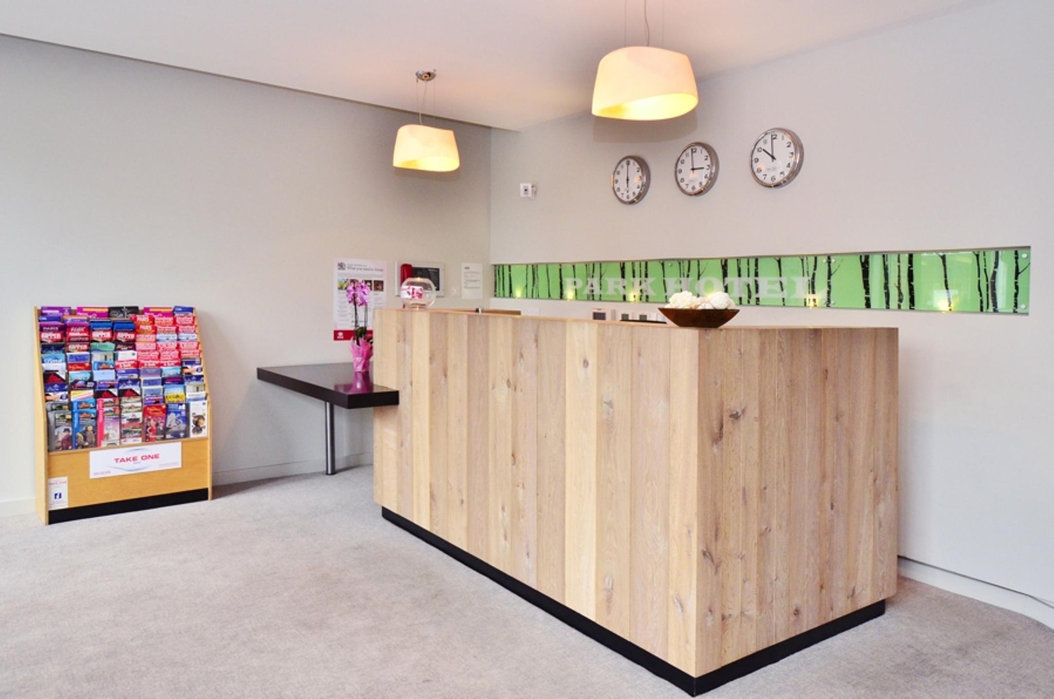 Axiom Park Hotel Лондон Екстериор снимка