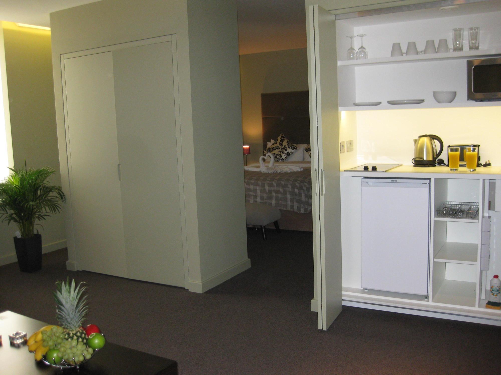 Axiom Park Hotel Лондон Екстериор снимка