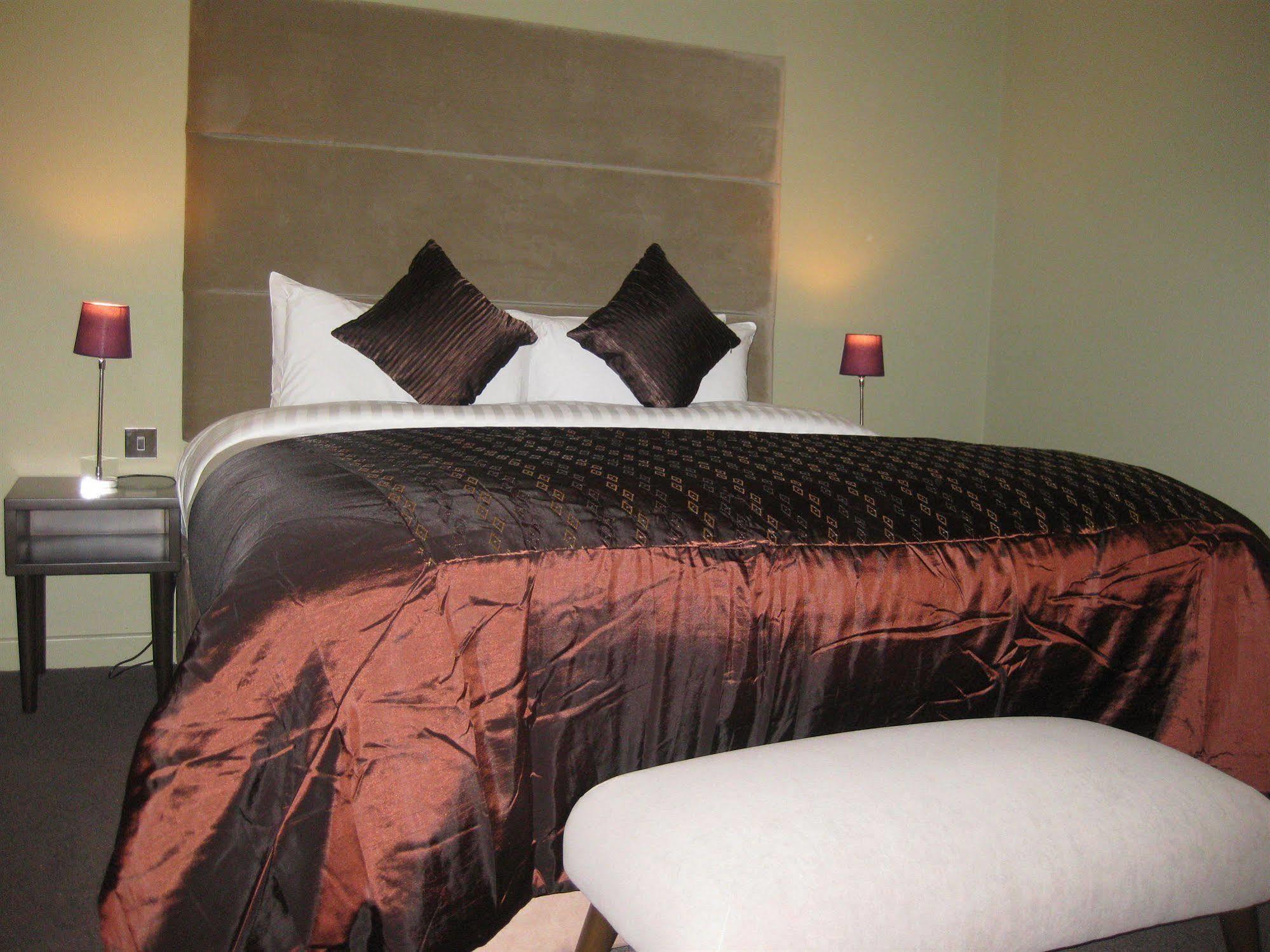 Axiom Park Hotel Лондон Екстериор снимка