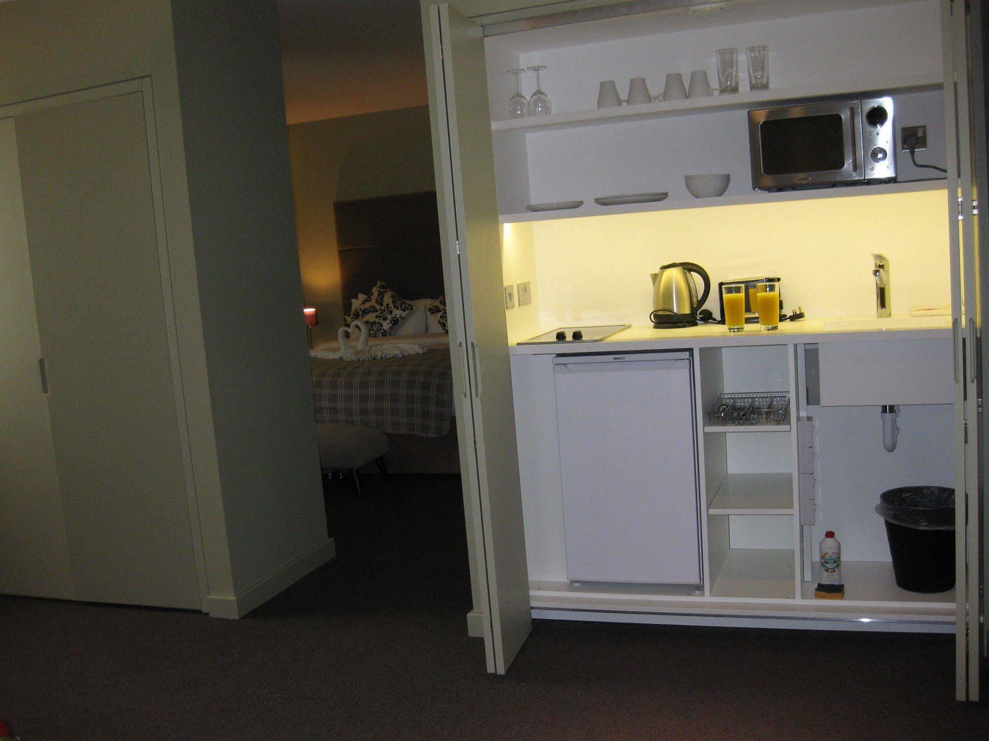Axiom Park Hotel Лондон Екстериор снимка