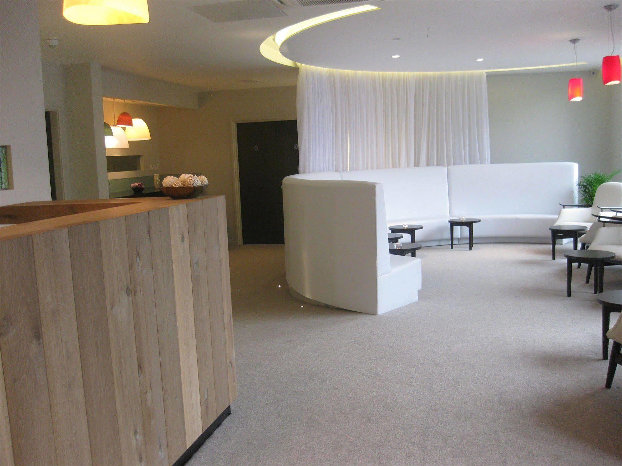 Axiom Park Hotel Лондон Екстериор снимка