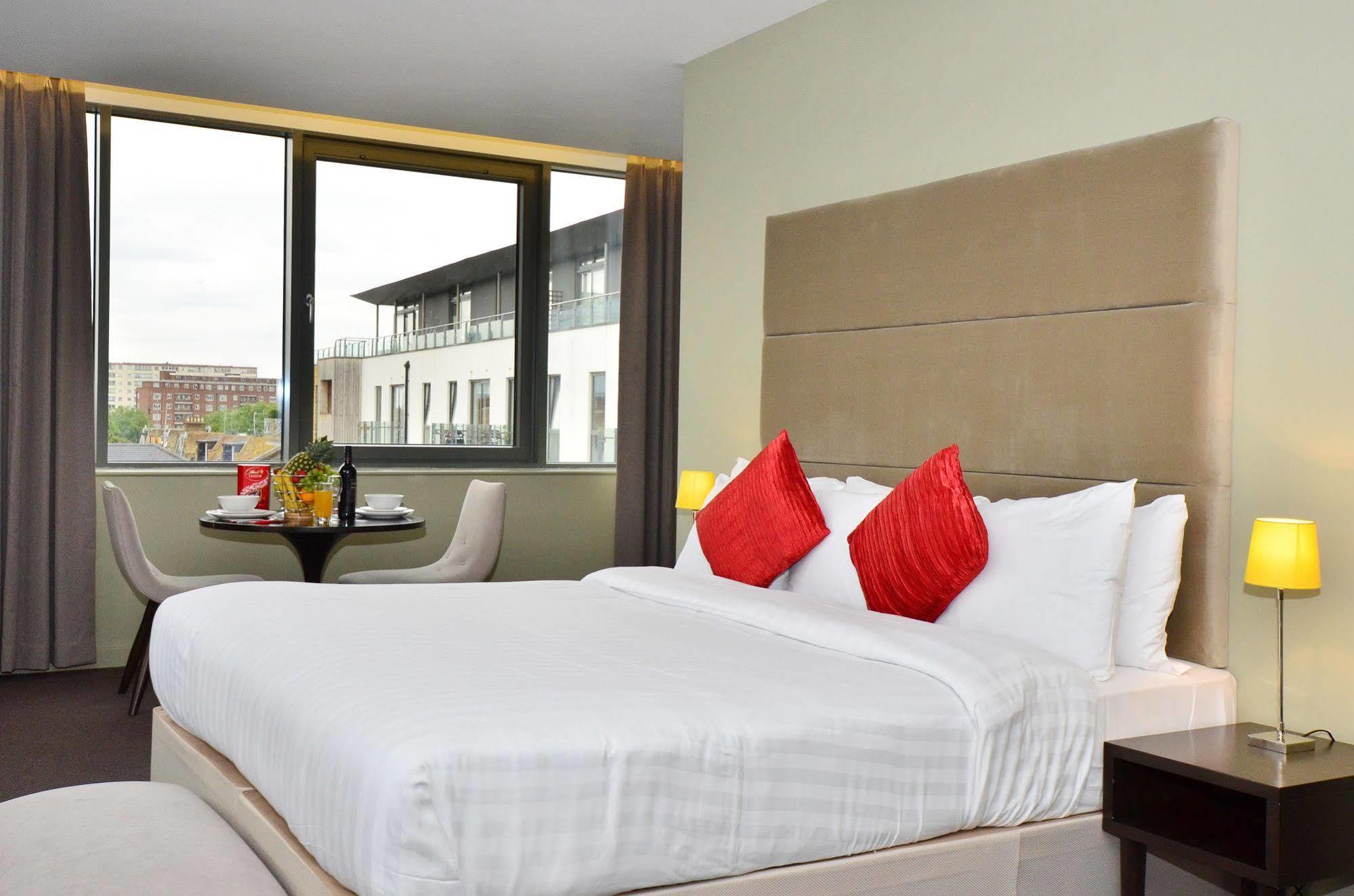 Axiom Park Hotel Лондон Екстериор снимка